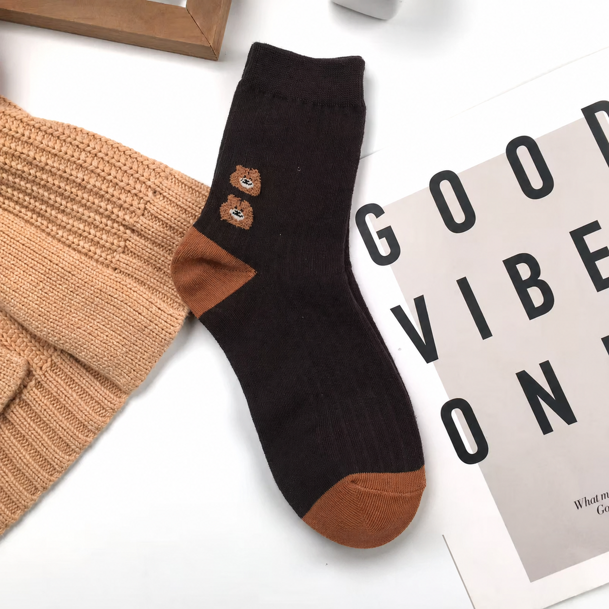 Women’s Striped Flocked Smiley Crew Socks – Korean Preppy Cotton Socks