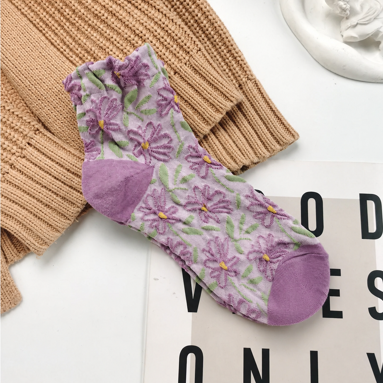 Women’s Embossed Floral Ankle Socks – Korean Style Botanical Jacquard Socks