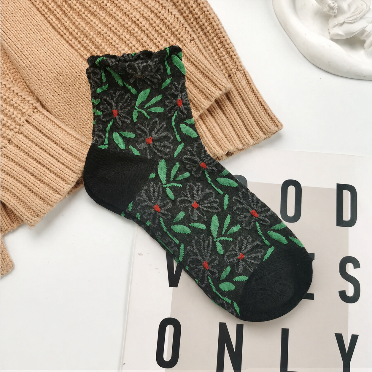 Women’s Embossed Floral Ankle Socks – Korean Style Botanical Jacquard Socks