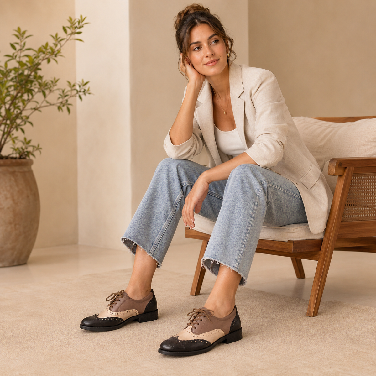 Women’s British-Inspired Lace-Up Brogue Shoes – Black and apricot