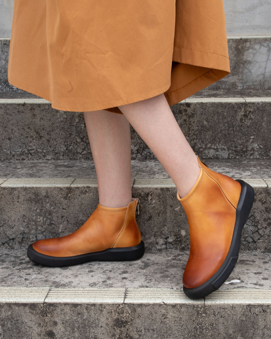 Women's Vintage Leather Ankle Boots – Round Toe Soft Sole Chelsea Boots