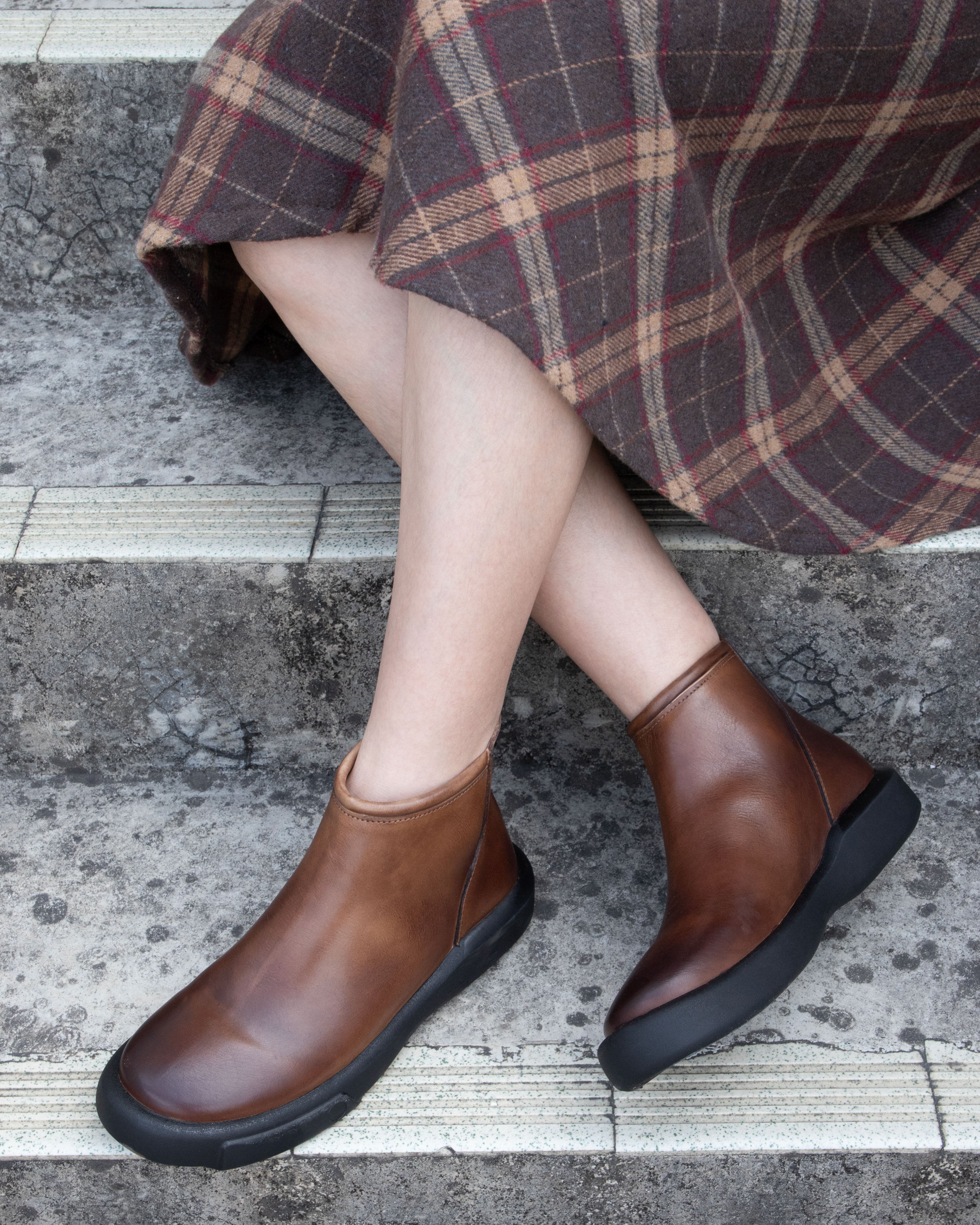 Women's Vintage Leather Ankle Boots – Round Toe Soft Sole Chelsea Boots