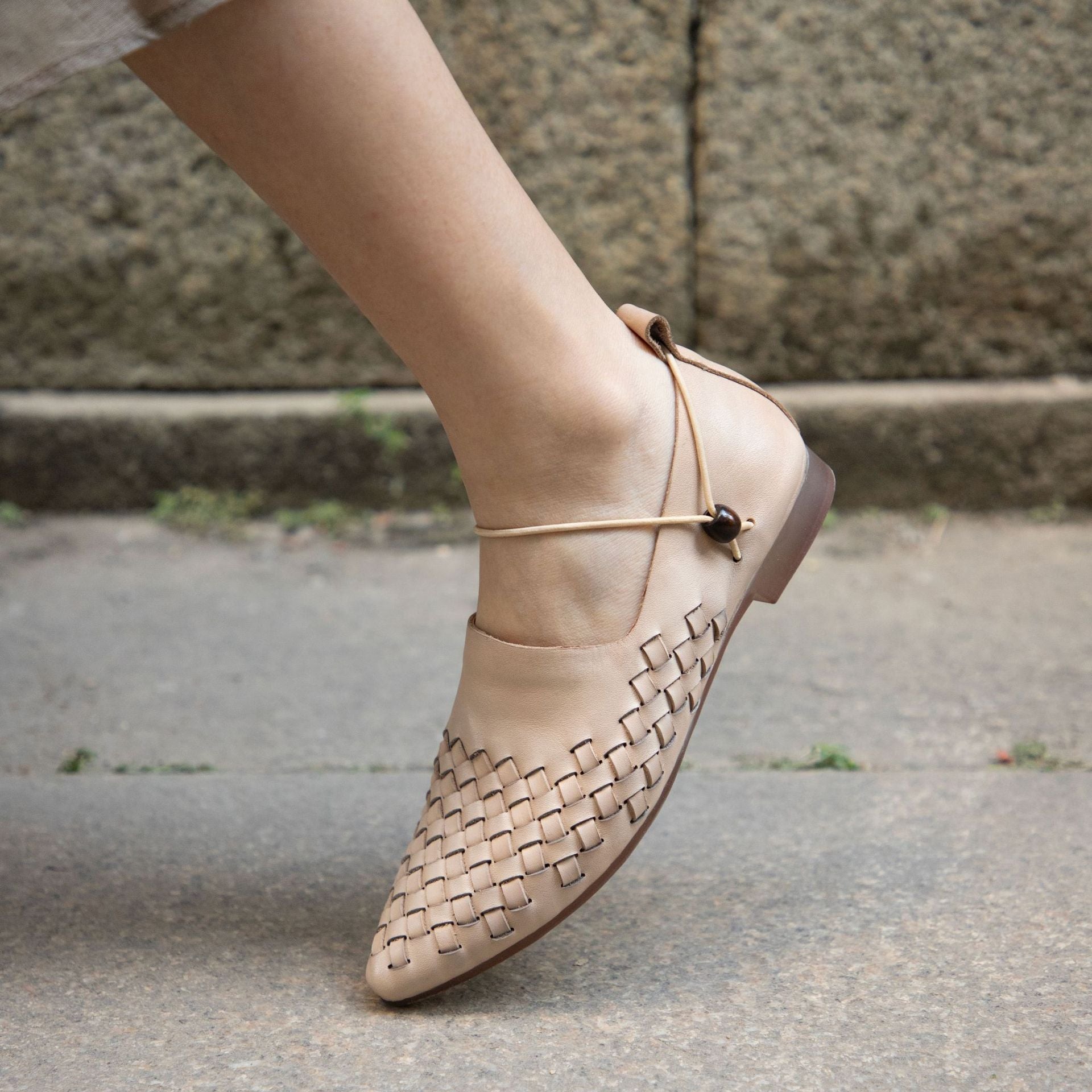 Women’s Woven Leather Pointed-Toe Flats