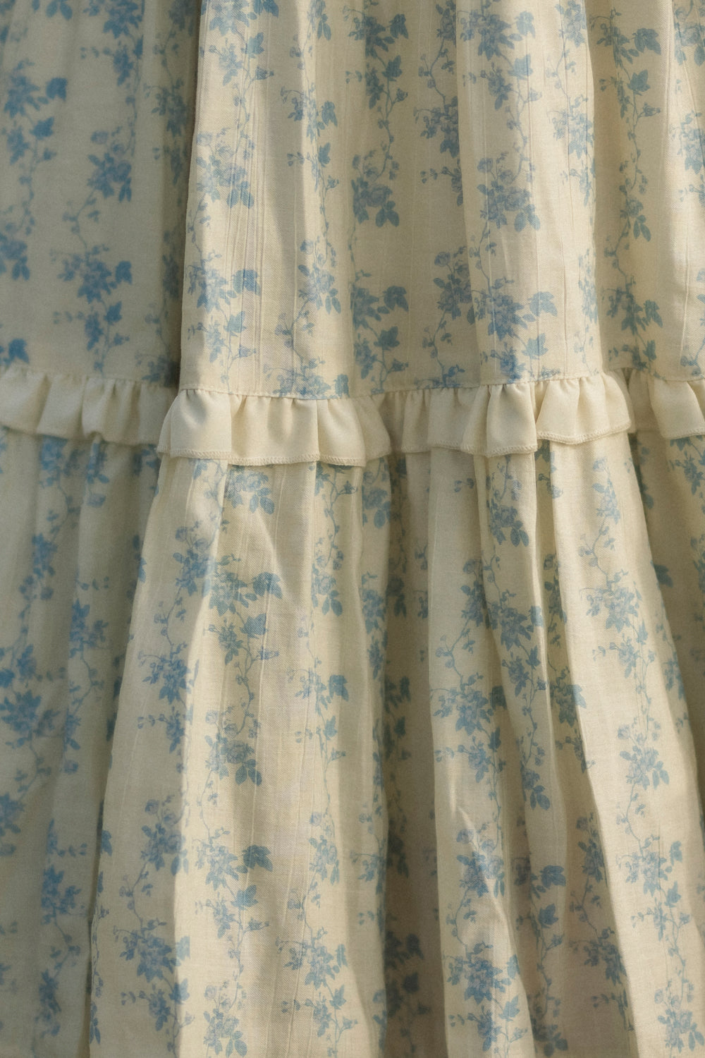 Roselyn Dress in Ivory Porcelain Fleur