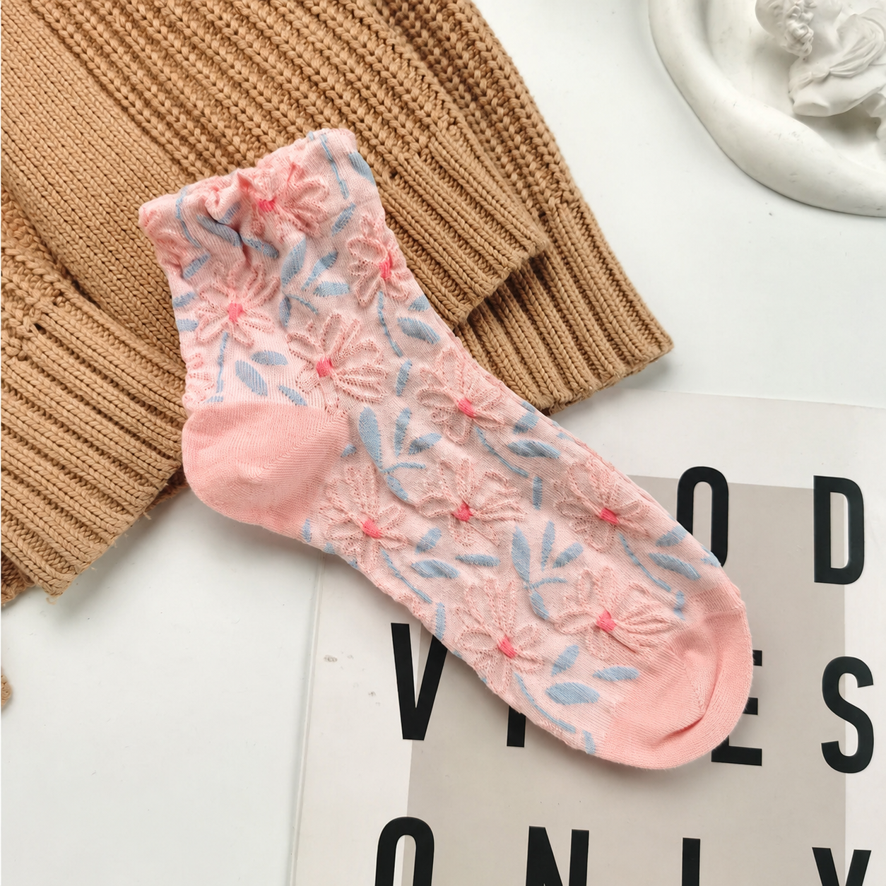 Women’s Embossed Floral Ankle Socks – Korean Style Botanical Jacquard Socks