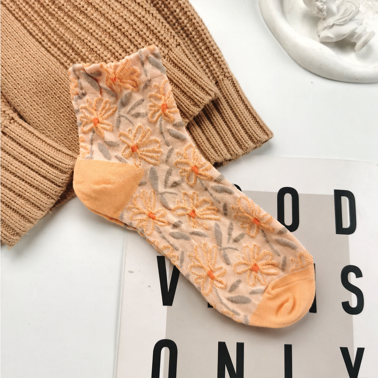 Women’s Embossed Floral Ankle Socks – Korean Style Botanical Jacquard Socks